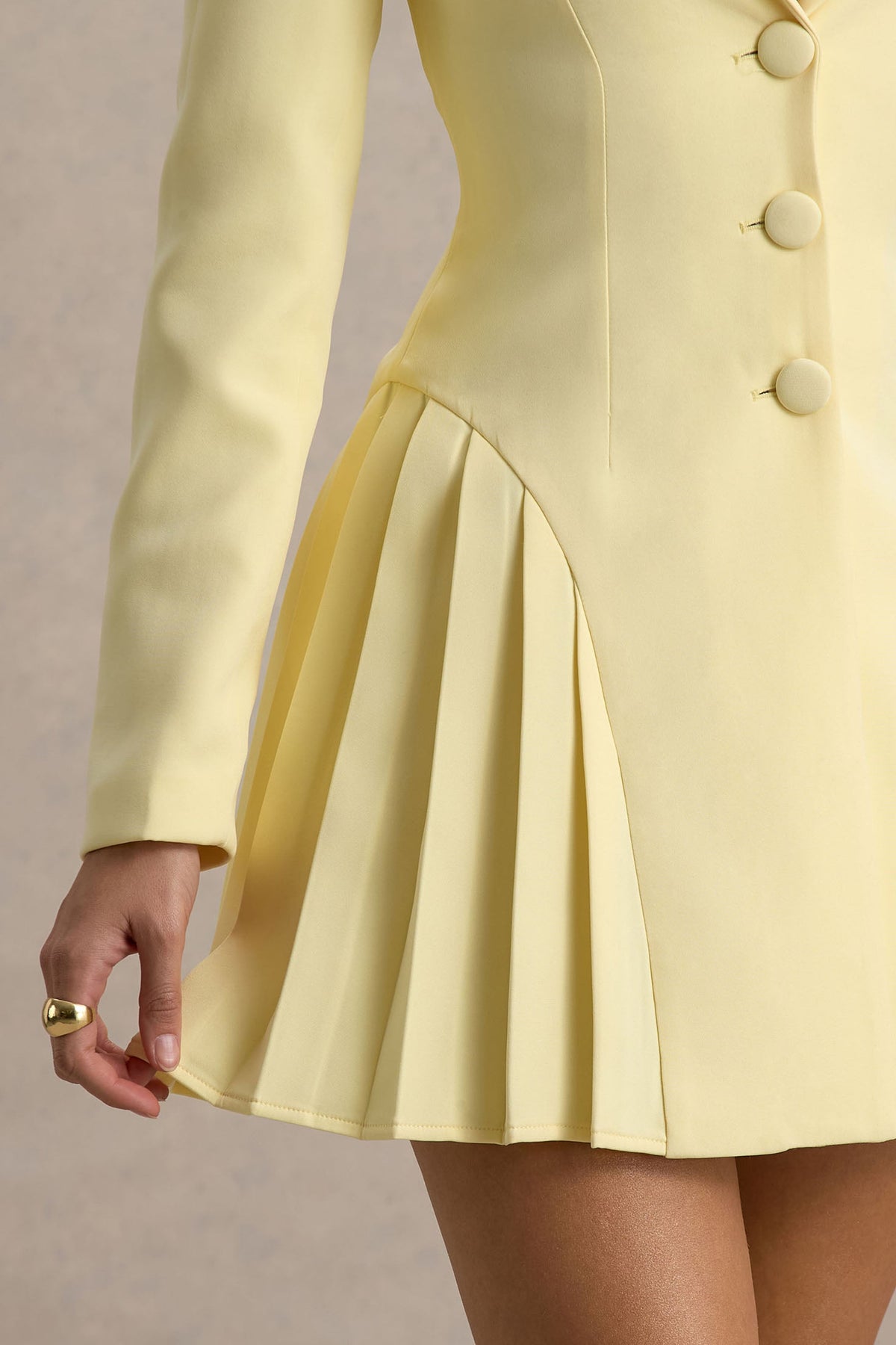 Blossoming | Cytrynowa Sukienka Mini z Dekoltem w Szpic i Plisowaniem