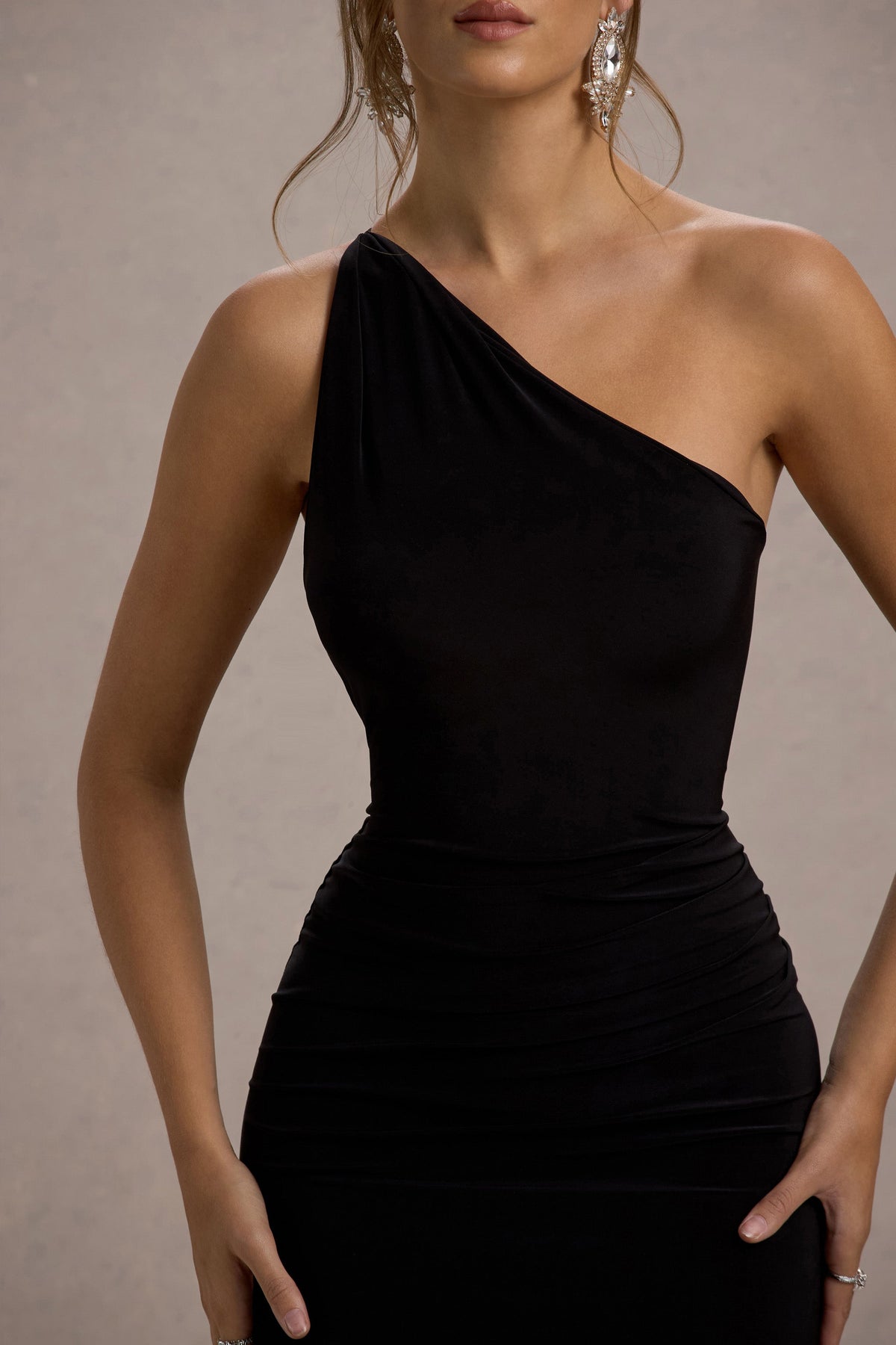 Dressing Up | Czarna Sukienka Maxi na Jedno Ramię z Otwartym Tyłem