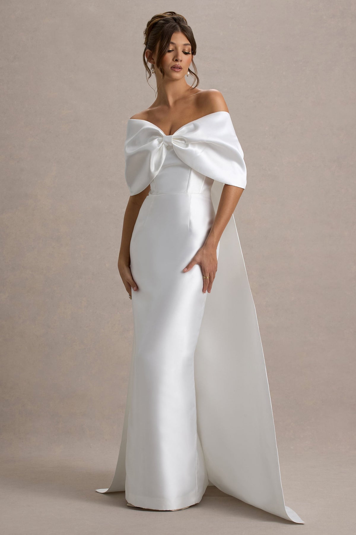 Wanting More | Off White Satynowa Sukienka Maxi z Dużą Kokardą i Pelerynką