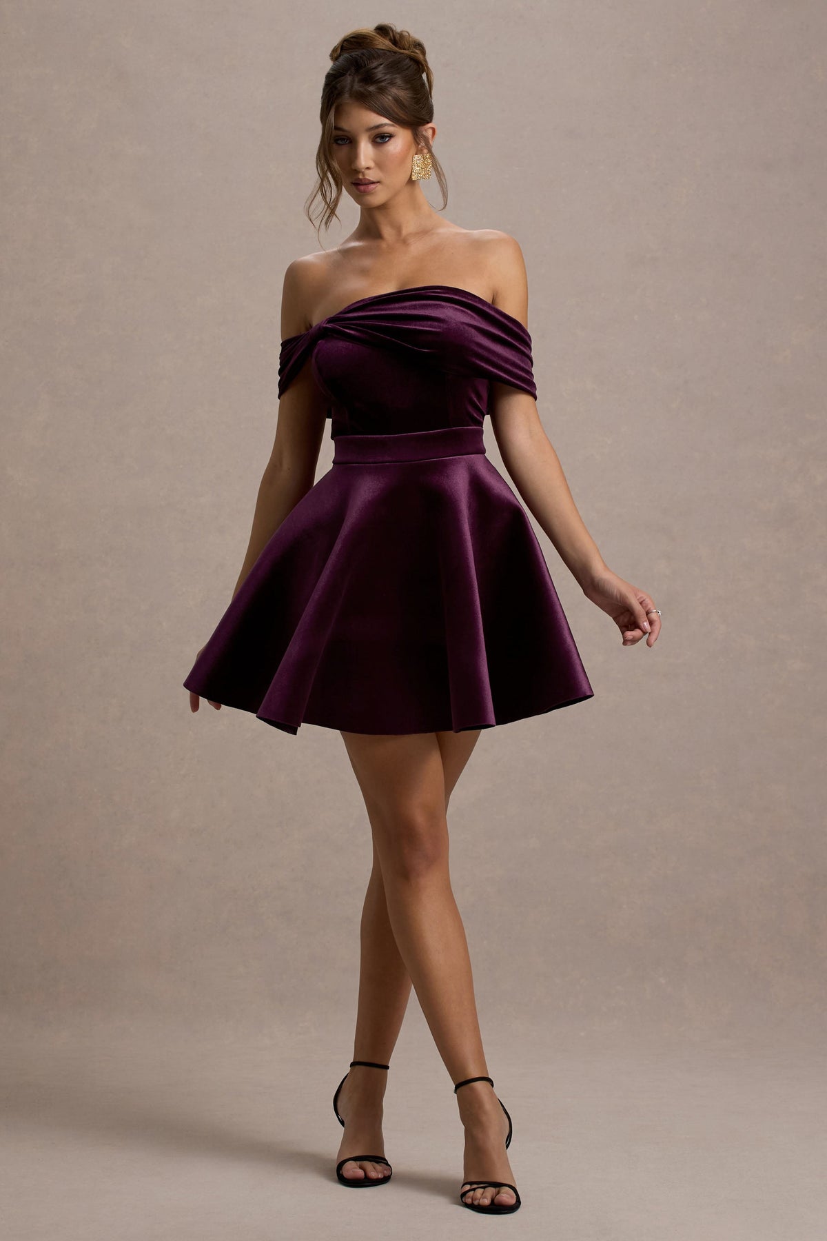 Dede | Fioletowa Welurowa Sukienka Mini z Dekoltem Typu Bardot i Detalem Kokardy